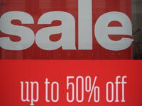 Χειμερινές εκπτώσεις: Ανοιχτά τα καταστή...