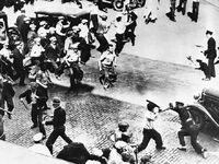 Ποια είναι η ιστορία της πρώτης ελληνική...