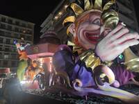 Πάτρα: Τα άρματα ξεχύθηκαν στους κεντρικ...