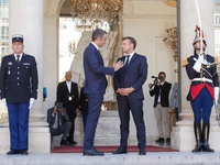 Πρόσκληση Μητσοτάκη στους Γάλλους επιχει...