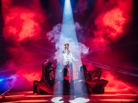 Η ανατρεπτική εμφάνιση του Γιώργου Μαζων...