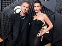 Καρφίτσες διαμαρτυρίας «ICE OUT» από του...