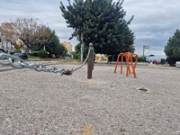 Κόβουν τις αλυσίδες στον μώλο Αγίου Νικο...