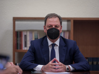 Θετικός στον κορωνοϊό ο υπουργός Αγροτικ...