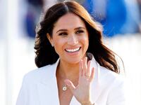 Meghan Markle: Με λευκό κοστούμι στην πρ...
