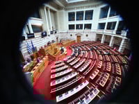 Άγνωστος Στρατιώτης: Η αντιπολίτευση καλ...