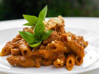 Συνταγή: Πένες με κολοκυθάκια και λιαστές ντομάτες