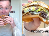 «Φοβάται να το δαγκώσει;»: Viral βίντεο ...