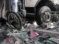 Συγκλονιστικές εικόνες! Φορτηγό έπεσε σε...