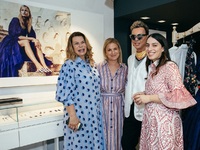 Ποιοί θαύμασαν τα shirtdresses Evi Grint...