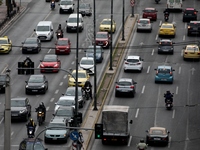 Εκπνέει η προθεσμία για τα τέλη κυκλοφορ...