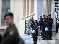 Αστυνομικός έβγαλε όπλο μέσα στην ΑΣΟΕΕ – ΒΙΝΤΕΟ