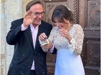 Δήμητρα Ματσούκα: Πέταξε την ανθοδέσμη τ...