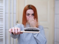 Εποχική τριχόπτωση: Όσα πρέπει να ξέρετε...