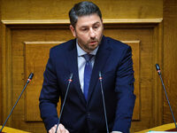 "Σφυροκόπημα" Ανδρουλάκη στη Β...