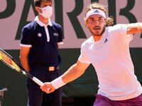 Στέφανος Τσιτσιπάς: Έχασε τη γιαγιά του ...