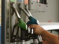 Ομοσπονδία Βενζινοπωλών Ελλάδος: Στα σκα...