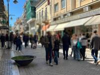 Πάτρα: Γέμισε κόσμο το κέντρο μετά την Α...