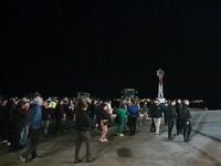 Απέκλεισαν με μηχανήματα το λιμάνι στην ...