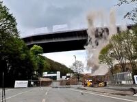 Kατεδάφιση γέφυρας στη Γερμανία: Δείτε τ...