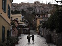Νέα μέτρα μετά τα 6.700 νέα κρούσματα: L...