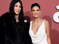 Amfar Gala: Η οικοδέσποινα Ντέμι Μουρ κα...