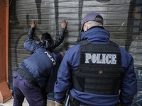 Αστυνομικοί της Πάτρας εντόπισαν οπλοστά...