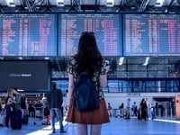 Παρίσι: Ακυρώθηκε το 40% των πτήσεων μετ...