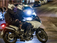 Θεσσαλονίκη: Αστυνομικοί έστησαν «γέφυρα...