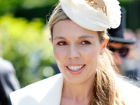 Mε ενοίκιο 30 ευρώ το σατέν wedding part...