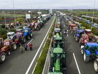  Οι αγρότες θα κλείσουν το λιμάνι της Θε...