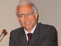 Και στο βάθος...Πολάκης