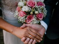 Το lockdown δεν επηρεάζει τους πολιτικού...