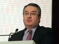 Μόσιαλος: Να σταματήσει η Θεία Κοινωνία ...