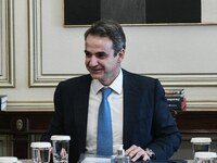 Μητσοτάκης για κορωνοϊό: Μην πηγαίνετε ε...