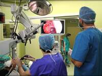 Ιστορική επέμβαση με Laser για αφαίρεση ...