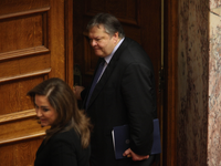 Βενιζέλος και Μπακογιάννη συζητούν στην ...