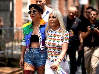 Mήνας Pride: Gaga και Donatella ενώνουν ...