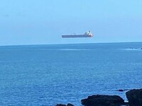 Κοίταξε τον ουρανό και είδε το πλοίο να ...