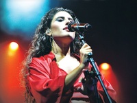 Στις 8-11 για ένα μουσικό live η Μαρίνα ...