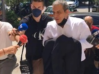 Θέμης Αδαμαντίδης: Ελεύθερος με περιορισ...