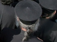 Ιερέας φέρεται να βίαζε 12χρονο κοριτσάκ...