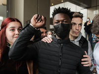 Στην Ελλάδα θα μείνει ο αριστούχος μαθητ...