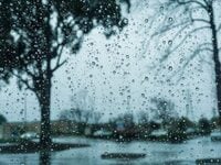 Κακοκαιρία στην Πάτρα: Καταιγίδες στην π...