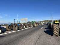 Πάτρα: Eπί ποδός οι αγρότες- "Θα πά...