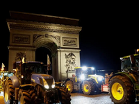 Γαλλία: Οι αγρότες πολιορκούν ξανά τη Βο...