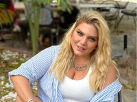 Δανάη Μπάρκα: Η μεγάλη αλλαγή στην εμφάν...