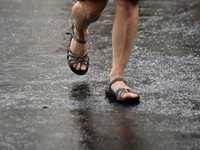 Σε χειμωνιάτικο σκηνικό η Αθήνα - Ο καιρ...