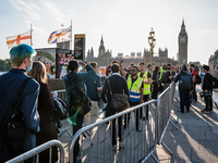 Βασίλισσα Ελισάβετ: Περιμένουν έως και 1...