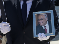 Το τελευταίο αντίο στον κορυφαίο αστροφυ...